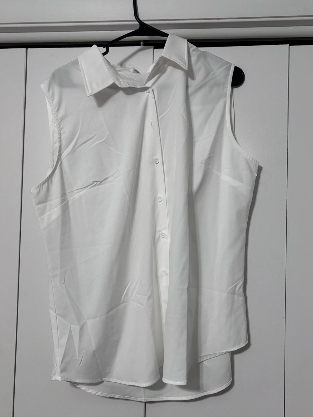 zeagoo White Sleeveless Button-Down Shirt